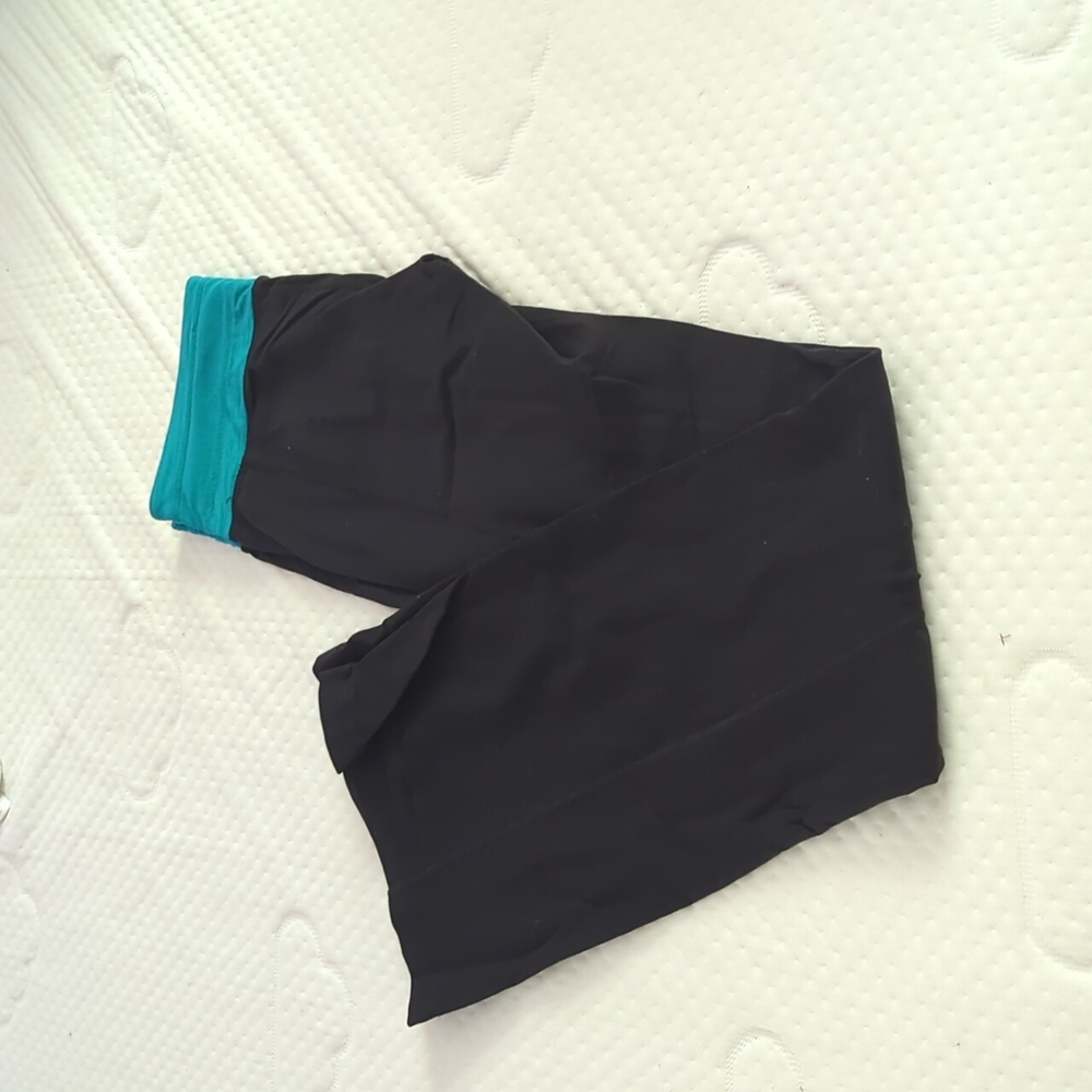 Turquoise waist black leggings